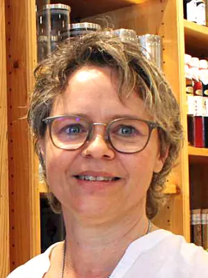 Porträtaufnahme von Frau Stefanie Gresförder